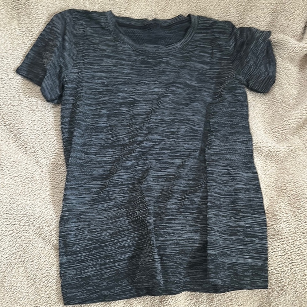Lululemon Swiftly Tech Short-Sleeve Shirt 2.0
Hip Length